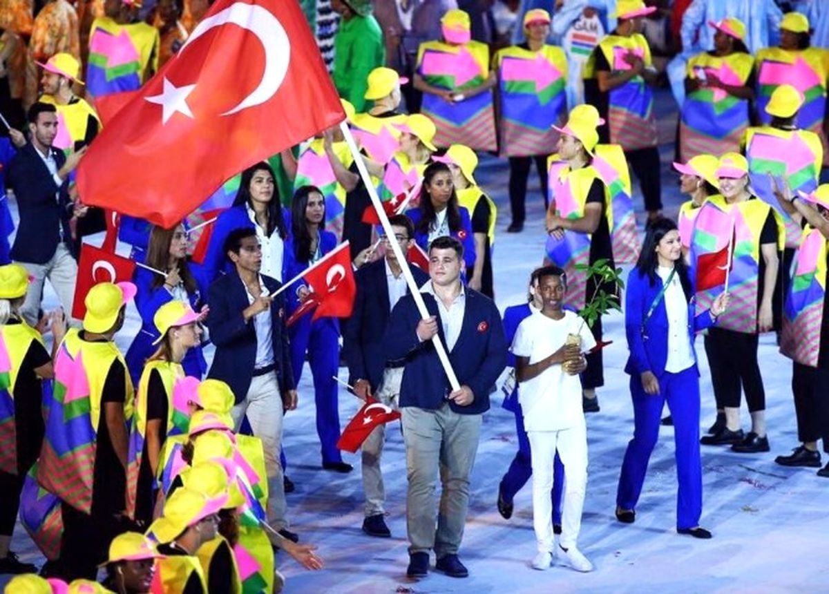 Rio Olimpiyatlarının Açılışında Türk Bayrağını Milli Güreşçi Rıza Kayaalp Taşıdı