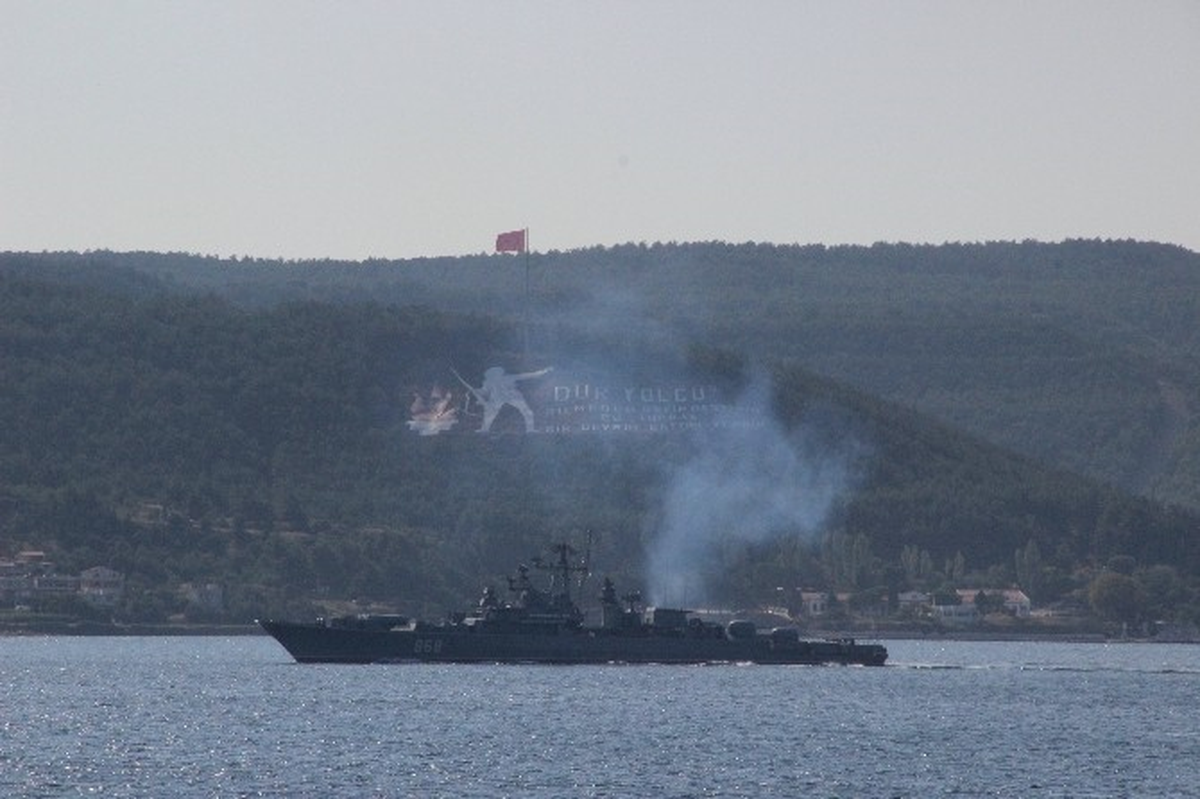 Rus Savaş Gemileri Çanakkale Boğazı\'ndan Geçti