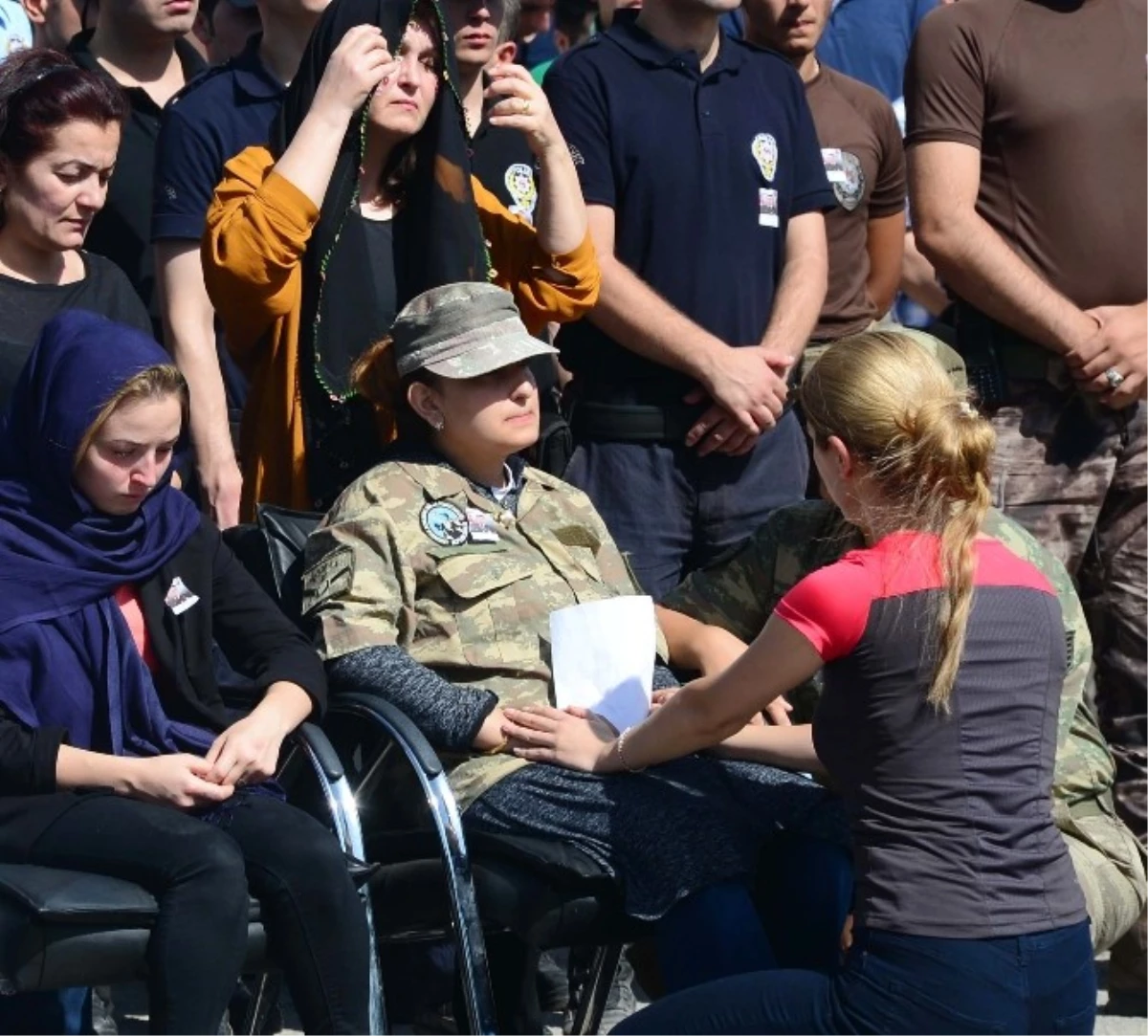 Şehit Olan Uzman Onbaşı İçin Bitlis'te Tören Düzenlendi