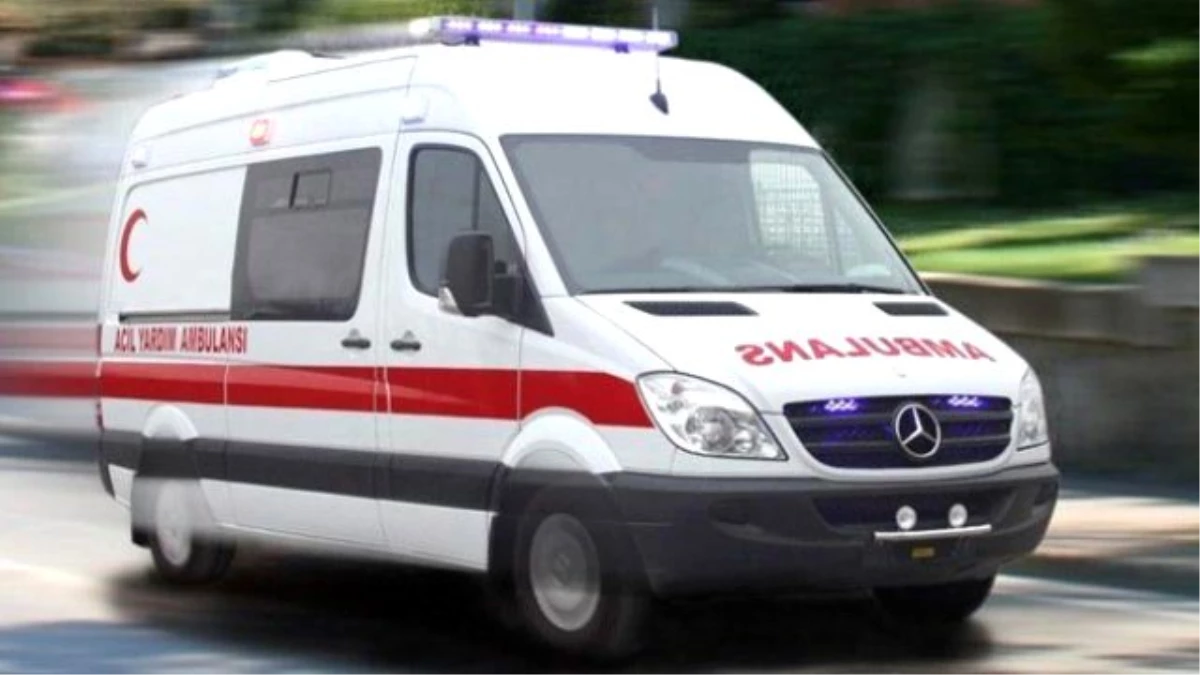 Şırnak\'ta Ambulans ile Kamyonet Çarpıştı: 9 Yaralı