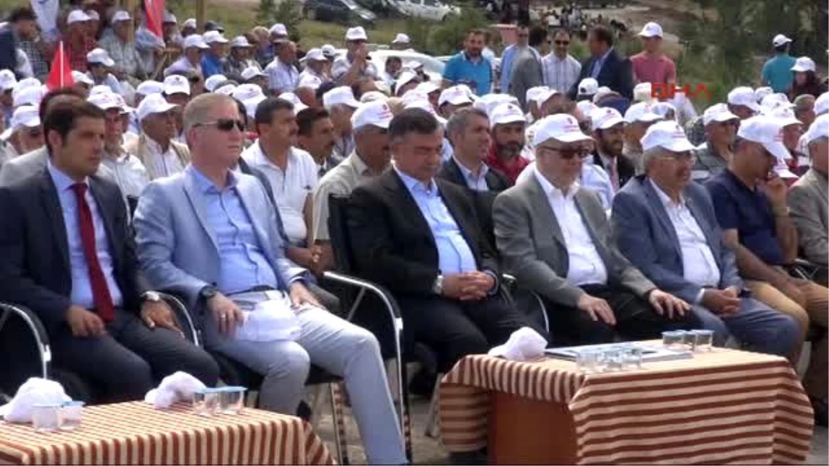 Sivas Gölova\'da Şehitler İçin Mevlit Programına Binlerce Kişi Katıldı