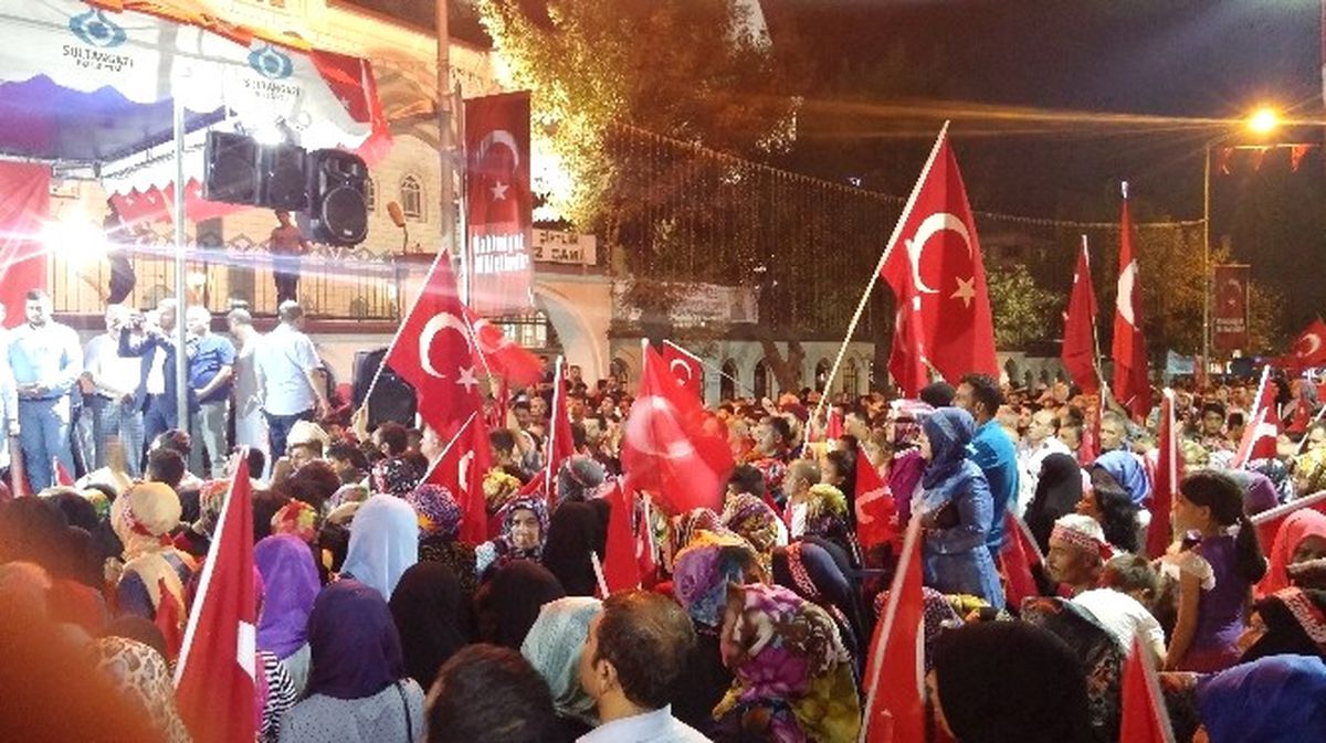 Sultangazi Belediyesi Demokrasi Nöbetine Devam Ediyor