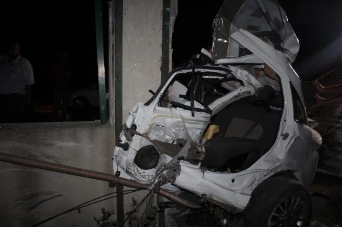 Tekirdağ\'da Feci Kaza Araç İkiye Bölündü: 1 Ölü, 1 Yaralı