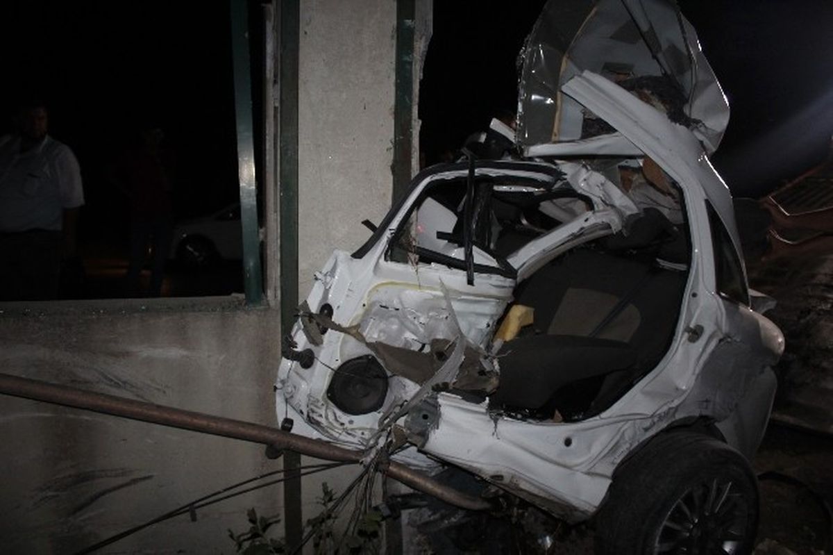 Tekirdağ'da Feci Kaza Araç İkiye Bölündü: 1 Ölü, 1 Yaralı