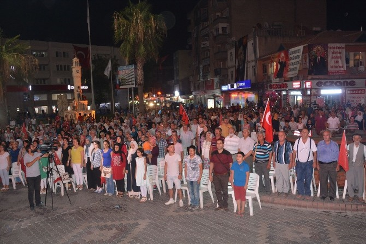 Torbalı\'da Demokrasi Nöbeti Türkülerle Sona Erdi