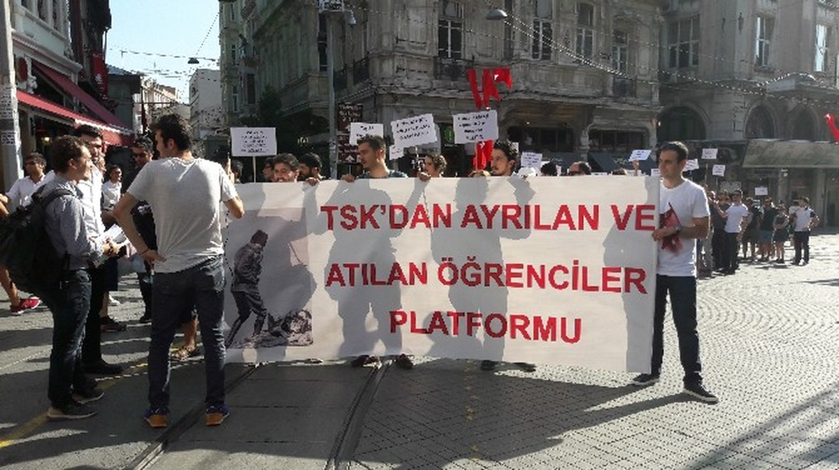 TSK\'dan Atılan Fetö Mağduru Öğrencilerden Yürüyüş