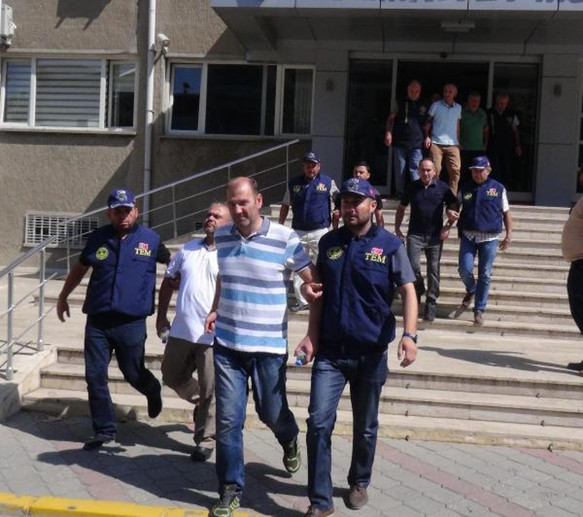 Uşak\'ta 14\'ü Üst Düzey Polis 15 Tutuklama
