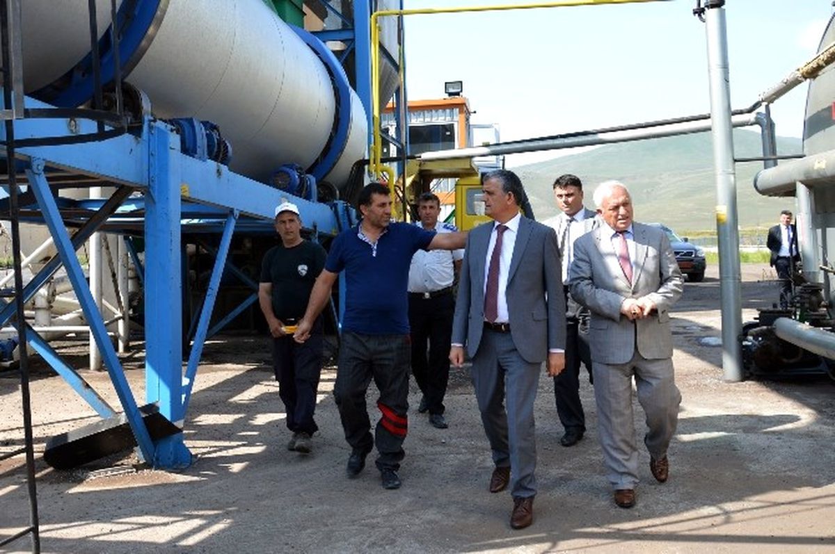 Vali Özefe, Özel İdarenin Asfalt Üretim Tesisi ve Köy Yollarındaki Çalışmalarını Denetledi