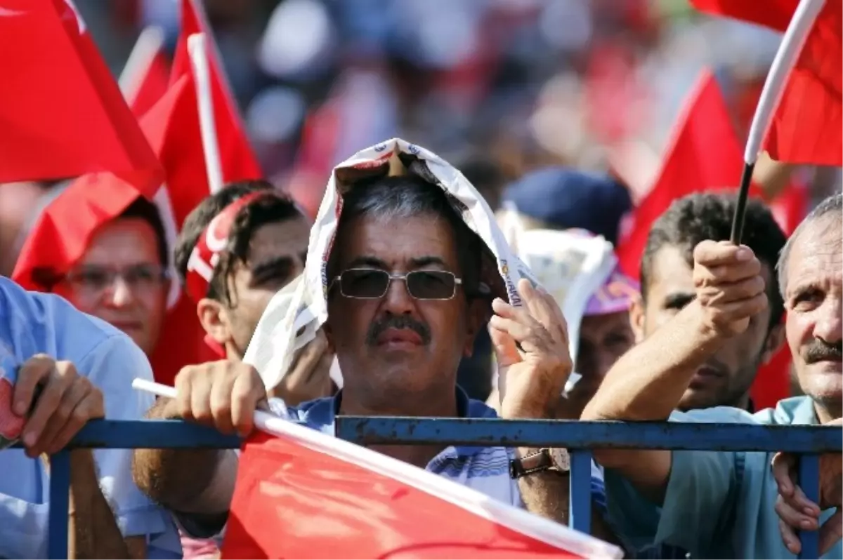 40 Derece Sıcakta Yüksek Güvenlikli Demokrasi Nöbeti Başladı