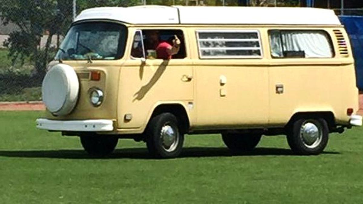 ABD'li Beyzbol Oyuncusu Norris, 1978 Model Araçta Kalıyor