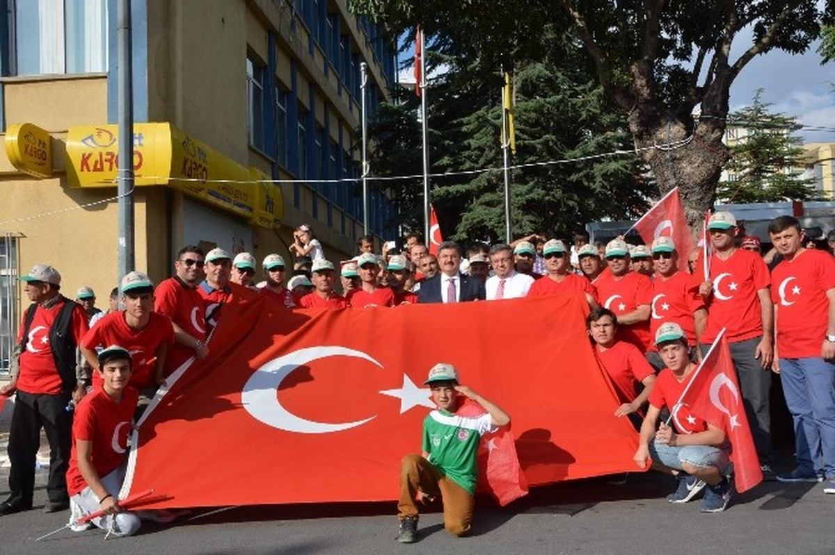 Afyonkarahisar\'da "Demokrasi ve Şehitler" Mitingi Yaklaşık 20 Bin Kişinin Katılımı ile Yapıldı
