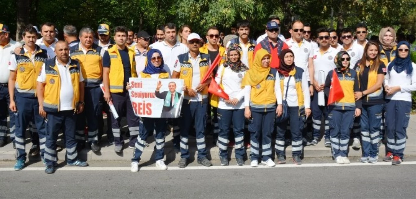 Aksaray\'da Binlerce Kişi Demokrasi ve Şehitler İçin Yürüdü