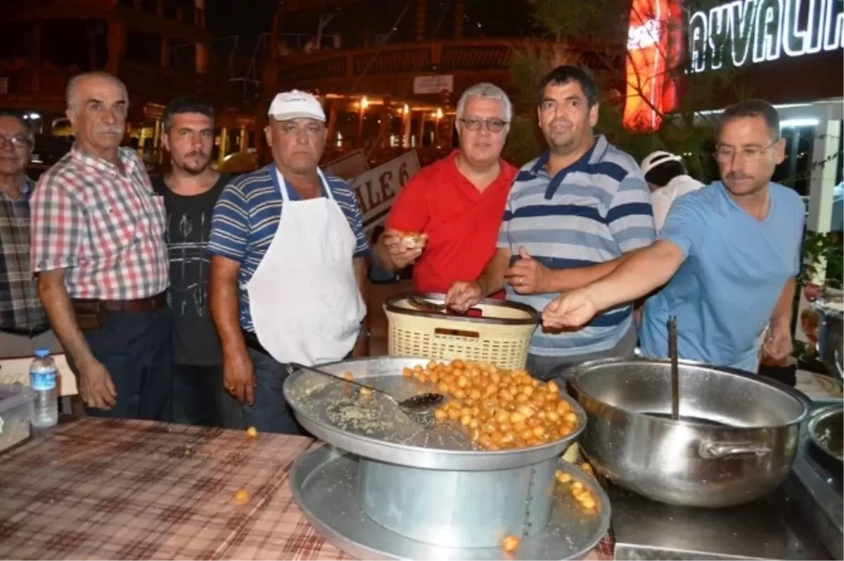 Ayvalık Esnaf ve Sanatkarlarından 15 Temmuz Şehitleri İçin Lokma Hayrı