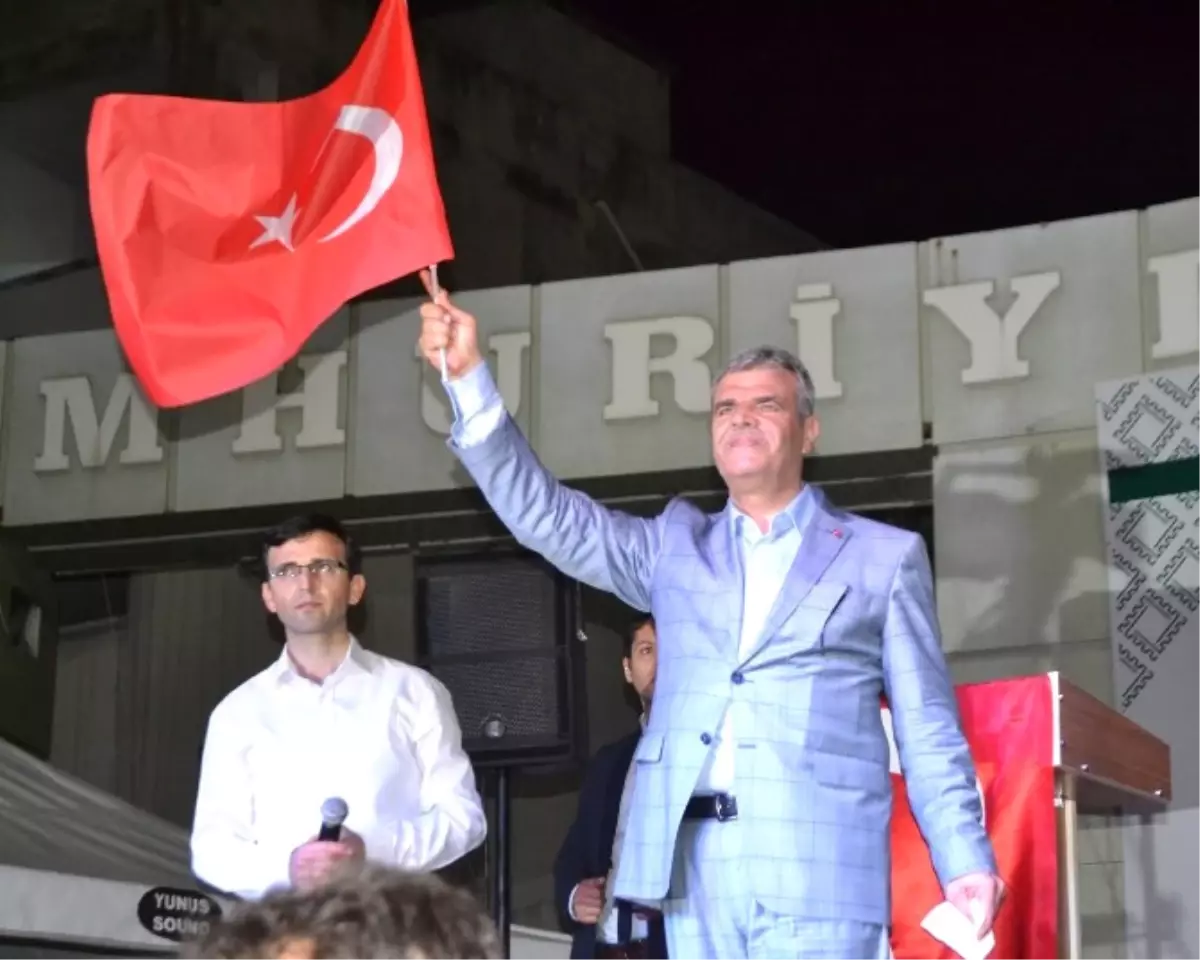 Başbakan Yardımcısı Veysi Kaynak, Osmaniye\'de Demokrasi Nöbeti\'ne Katıldı