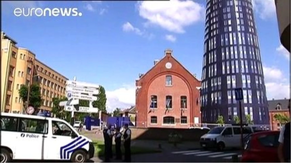 Belçika\'da İki Polis Bıçaklı Saldırıda Yaralandı