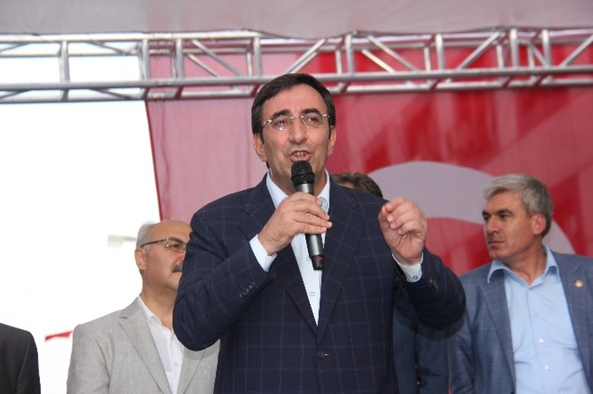 Bingöl\'de Demokrasi ve Şehitler Mitingi