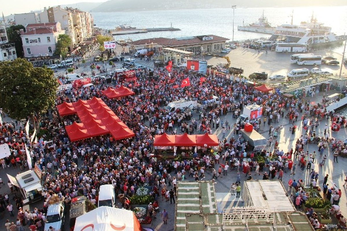 Çanakkale\'de Demokrasi ve Şehitler Mitingi