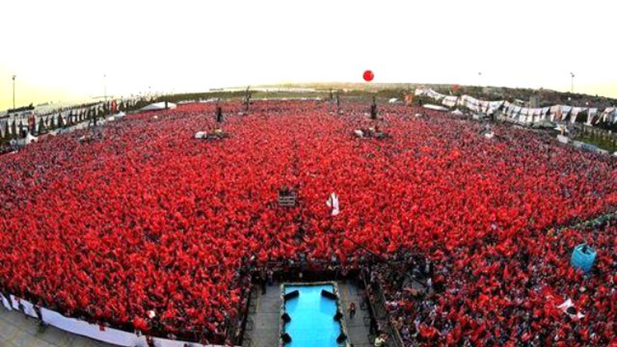Demokrasi ve Şehitler Mitingi"