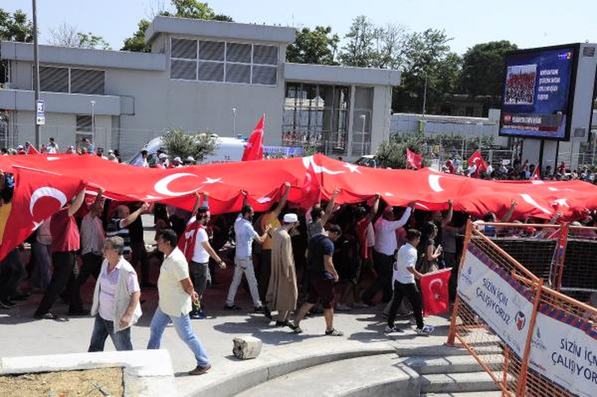 Demokrasi ve Şehitler Mitingi\'nin Hemen Öncesinde Yaşananlar