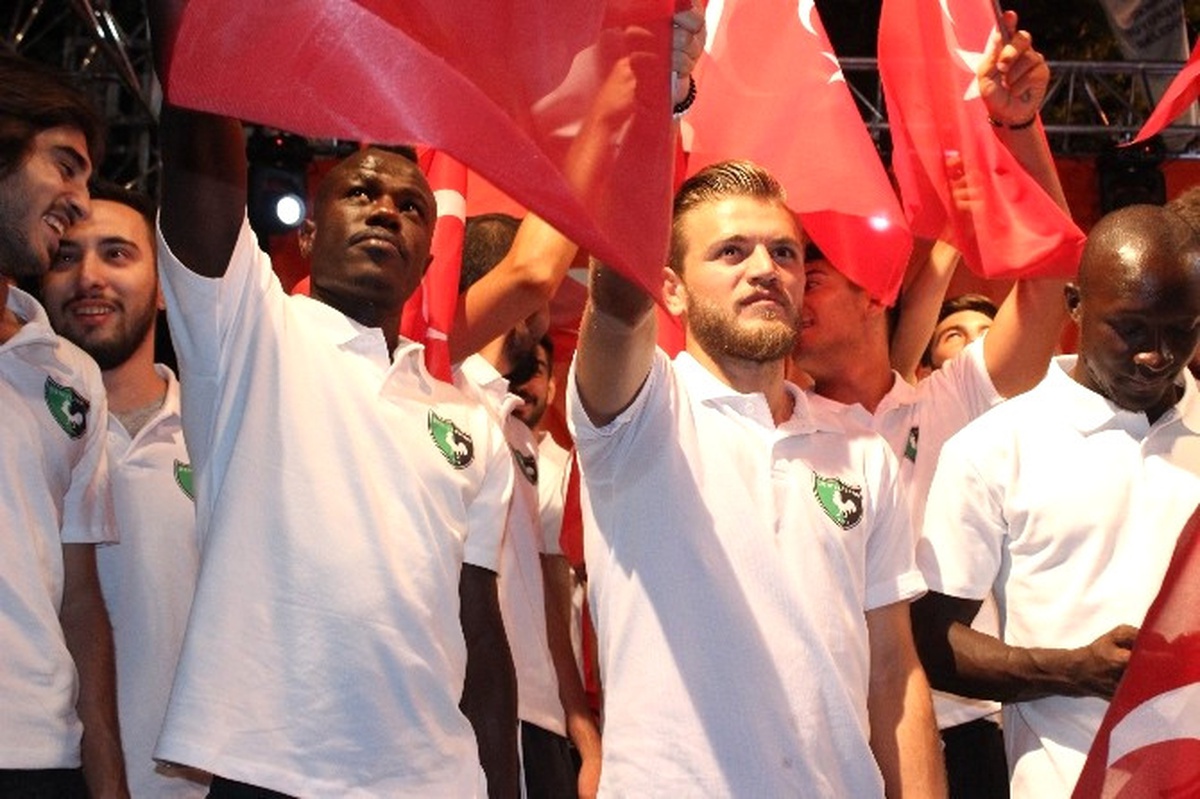 Denizlisporlu Futbolcular, Demokrasi Nöbetine Katıldı