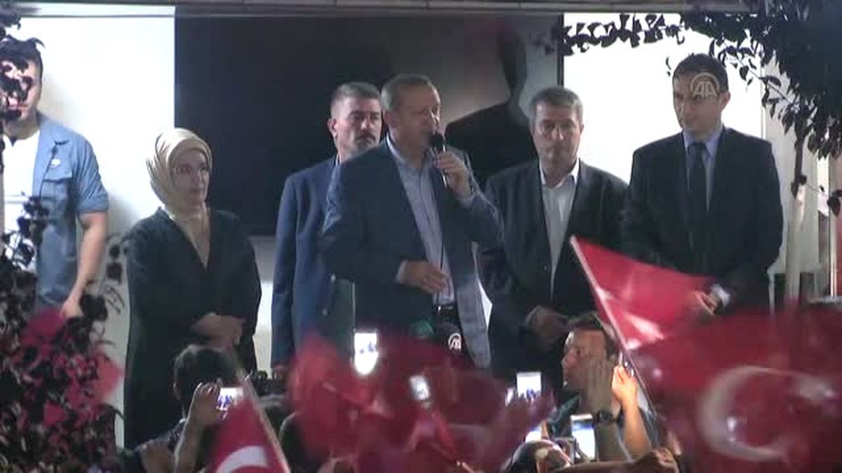 Erdoğan, Fetö\'nün Darbe Girişimi Gecesi Gazi Olan Ali Usta ve Eşini Ziyaretinin Ardından...