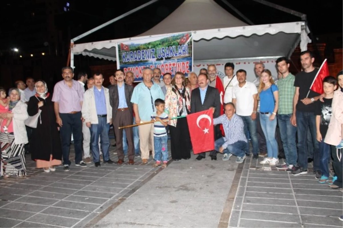 Kayseri\'de Yaşayan Karadenizliler Demokrasi Nöbetinde Buluştu