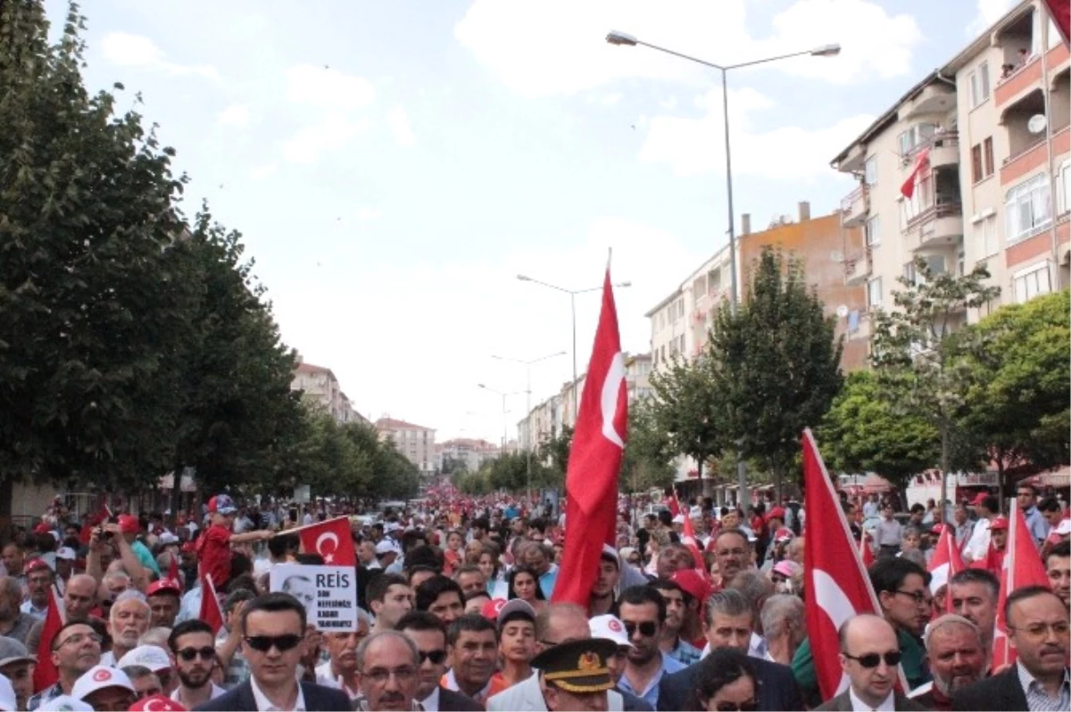 Kırşehir\'de Binlerce Kişi Demokrasi İçin Yürüdü