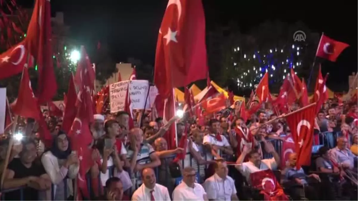 Sanatçılar Demokrasi Nöbetinde