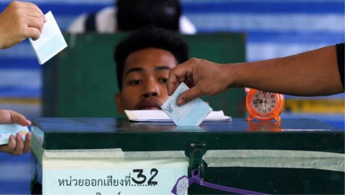 Tayland\'da Anayasa Referandumu