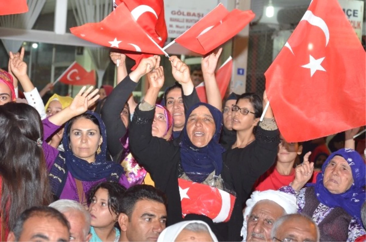 Viranşehir\'de Binlerce Kişilik Demokrasi Yürüyüşü