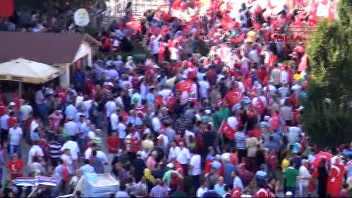 Yalovalılar Demokrasi ve Şehitler İçin Meydanı Doldurdu