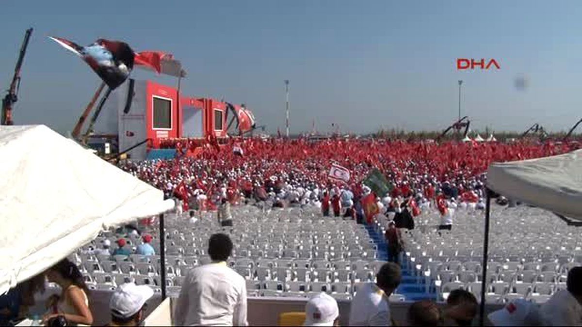 Yenikapı\'da Genelkurmay Başkanı Akar Sürprizi