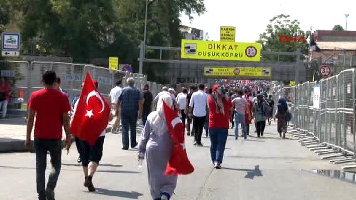 Yenikapı\'da Gerçekleştirilecek Demokrasi ve Şehitler Mitingi İçin Alana Gelişler Başladı