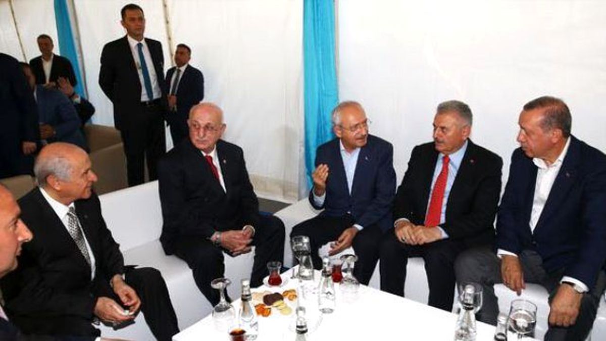 Yenikapı'daki Miting Öncesinde Liderlerden Tarihi Fotoğraf