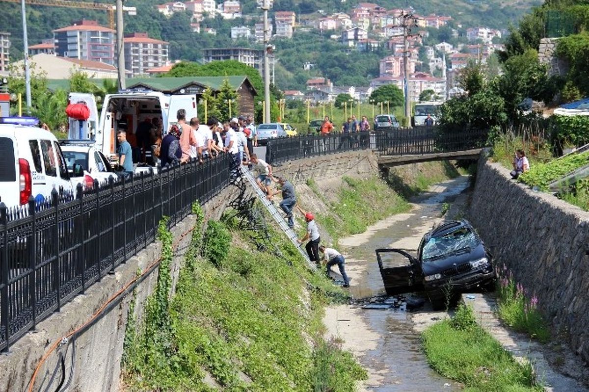 Yoldan Çıkan Cip Dereye Uçtu: 4 Yaralı