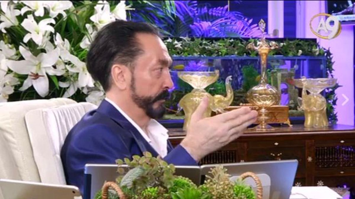 Adnan Oktar, Yeni Bir Darbe Girişimine Karşı Uyarıp 2 Öneride Bulundu