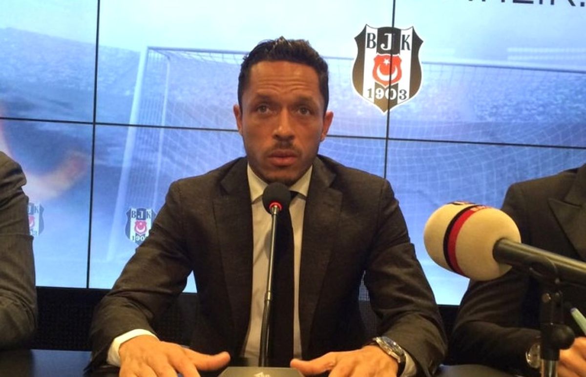Adriano İmzayı Attı!