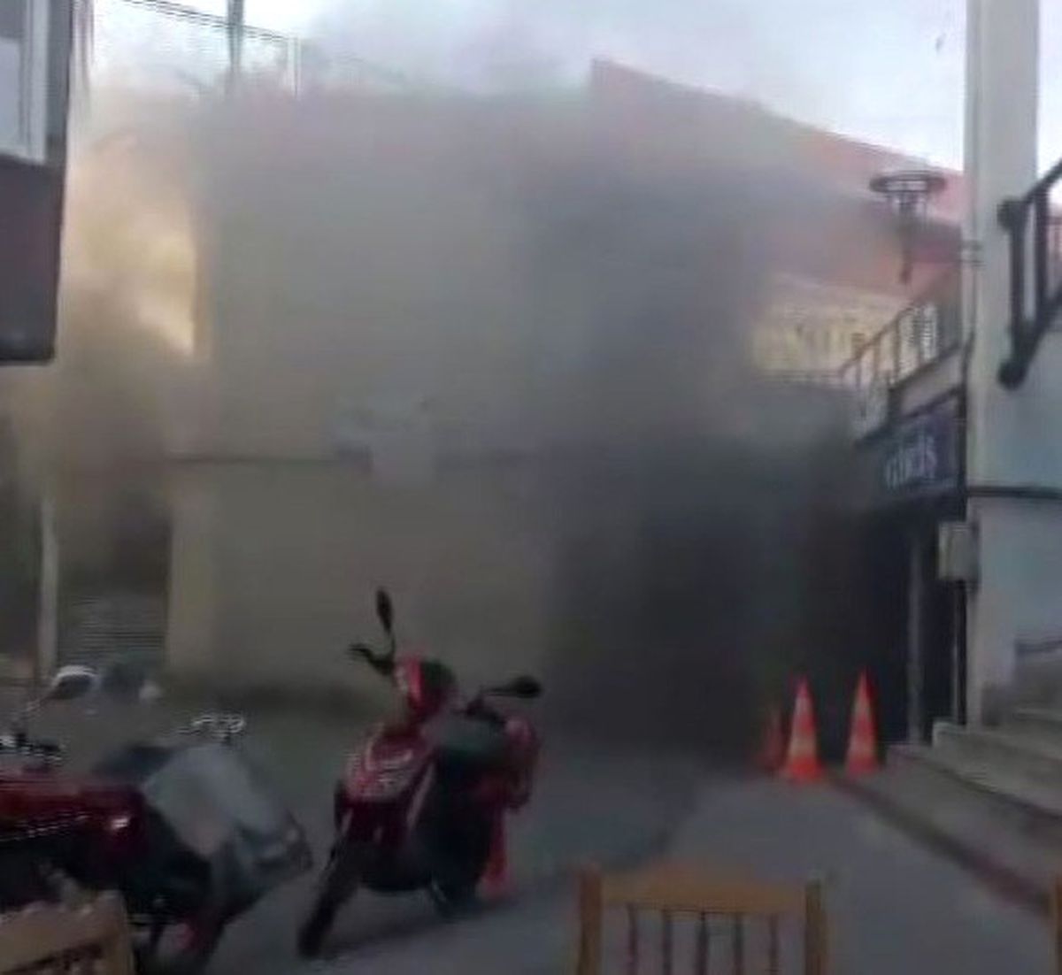 Aksaray\'da Patlayan Trafo Paniğe Neden Oldu
