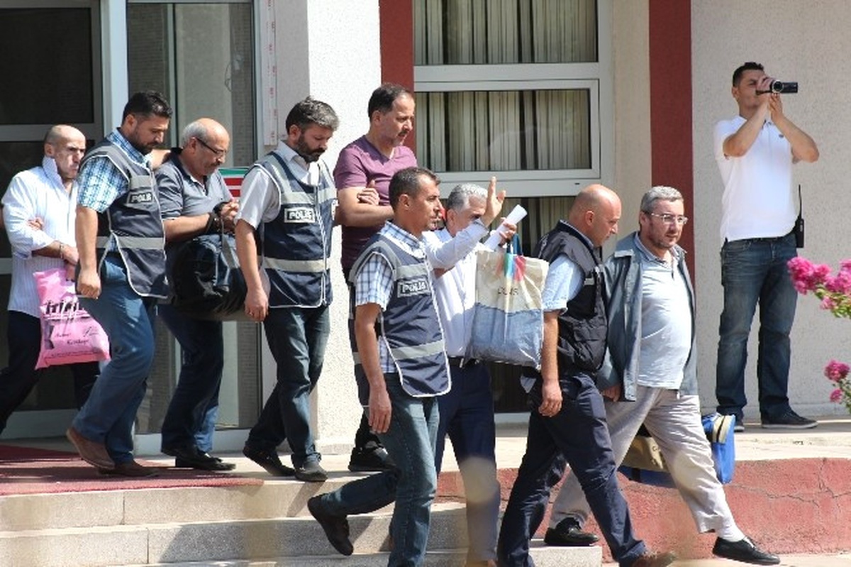 Aydın\'da 289 Kişi Tutuklandı, 818 Personel Görevden Uzaklaştırıldı