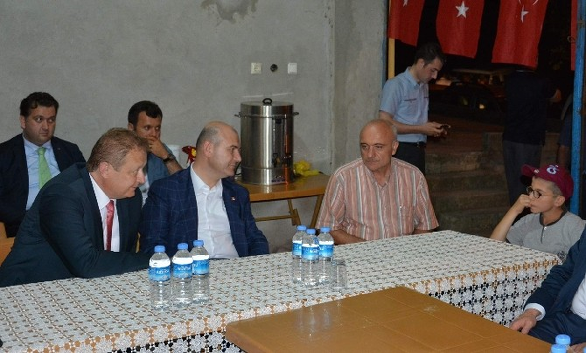 Bakan Soylu\'dan Şehit Ailesine Taziye Ziyareti