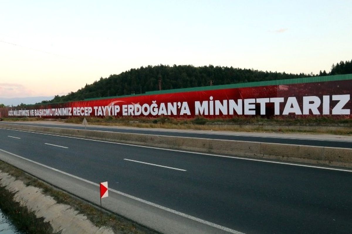Bolu Belediyesi\'nden 230 Metrelik Dev Pankart