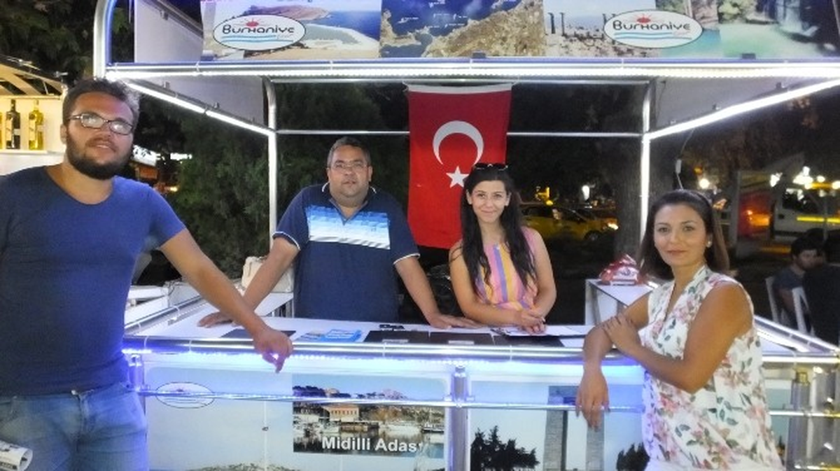 Burhaniye\'de Yazlıkçılar Tekne Turunu Sevdi