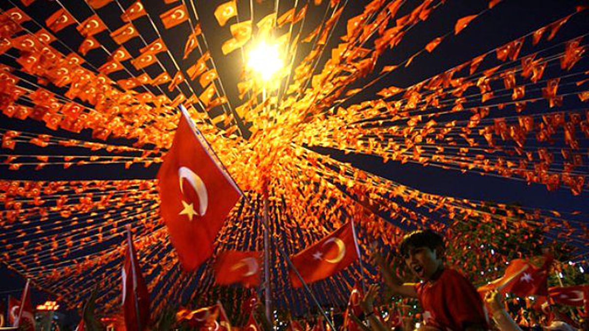 Demokrasi ve Şehitler Mitingi"