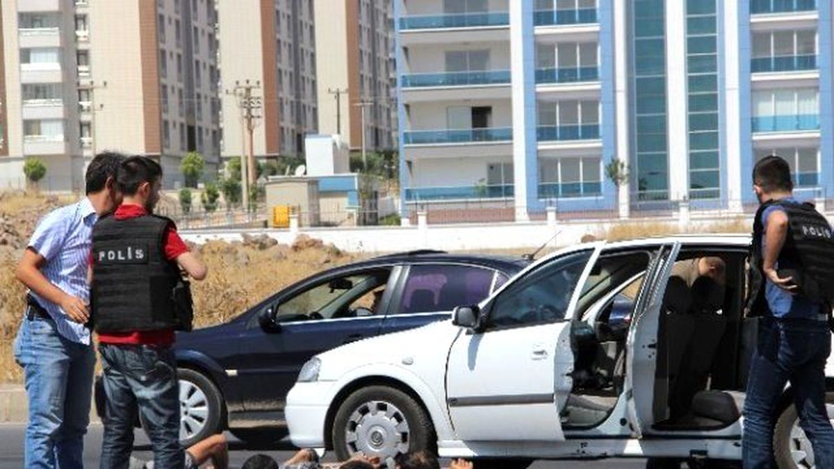 Diyarbakır\'da Bombalı Araç Alarmı
