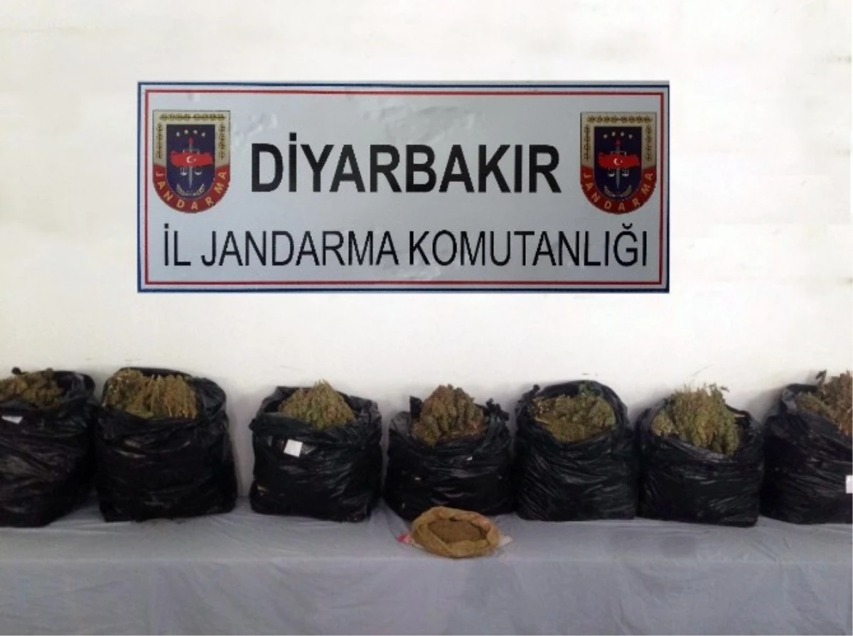 Diyarbakır\'da Yüklü Miktarda Uyuşturucu Ele Geçirildi