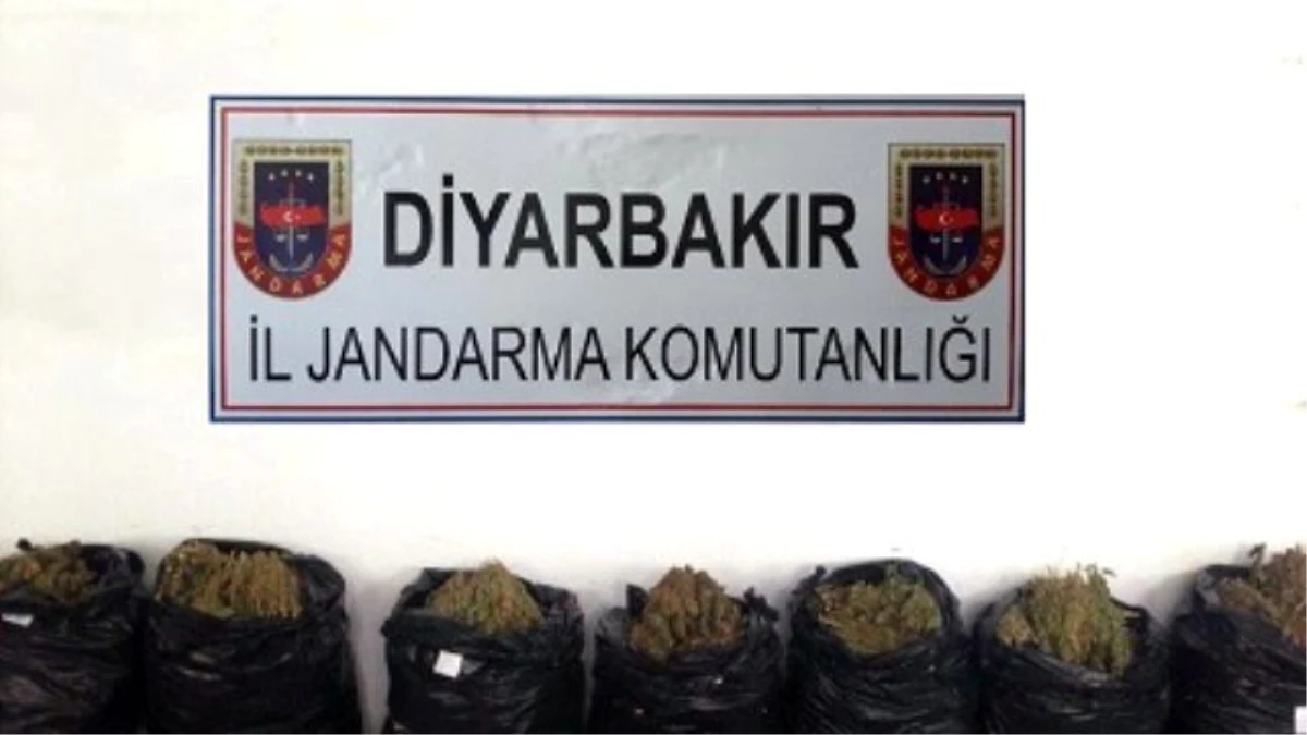 Diyarbakır\'da Yüklü Miktarda Uyuşturucu Ele Geçirildi
