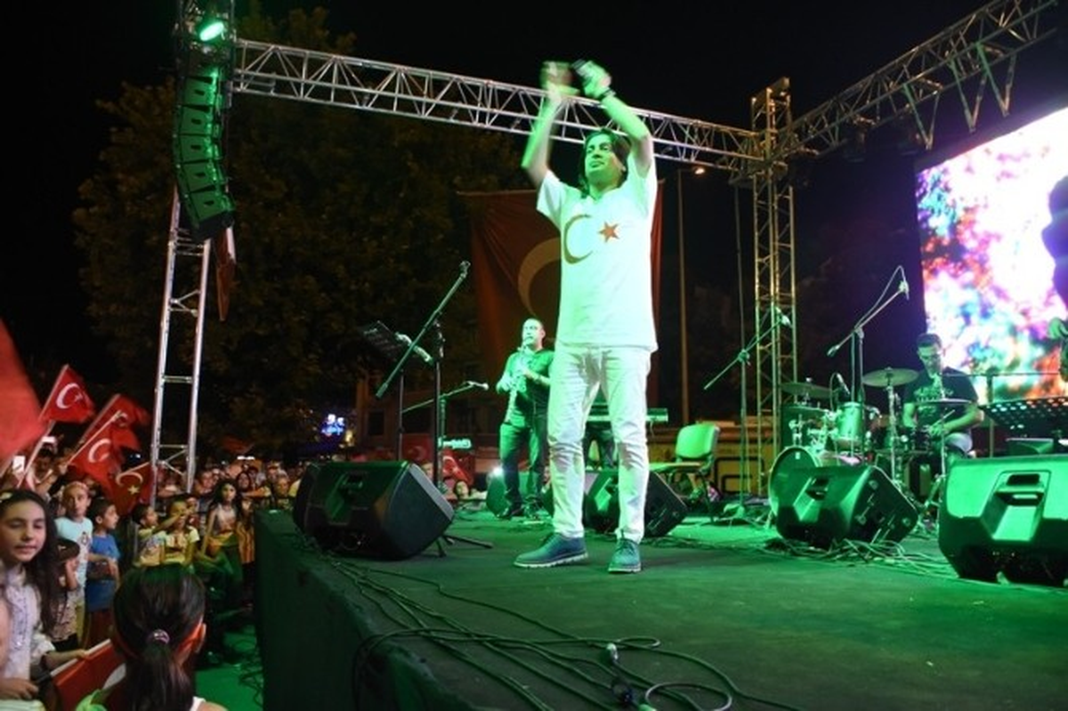 Düzce\'deki Demokrasi Nöbetine Murat Başarandan Destek