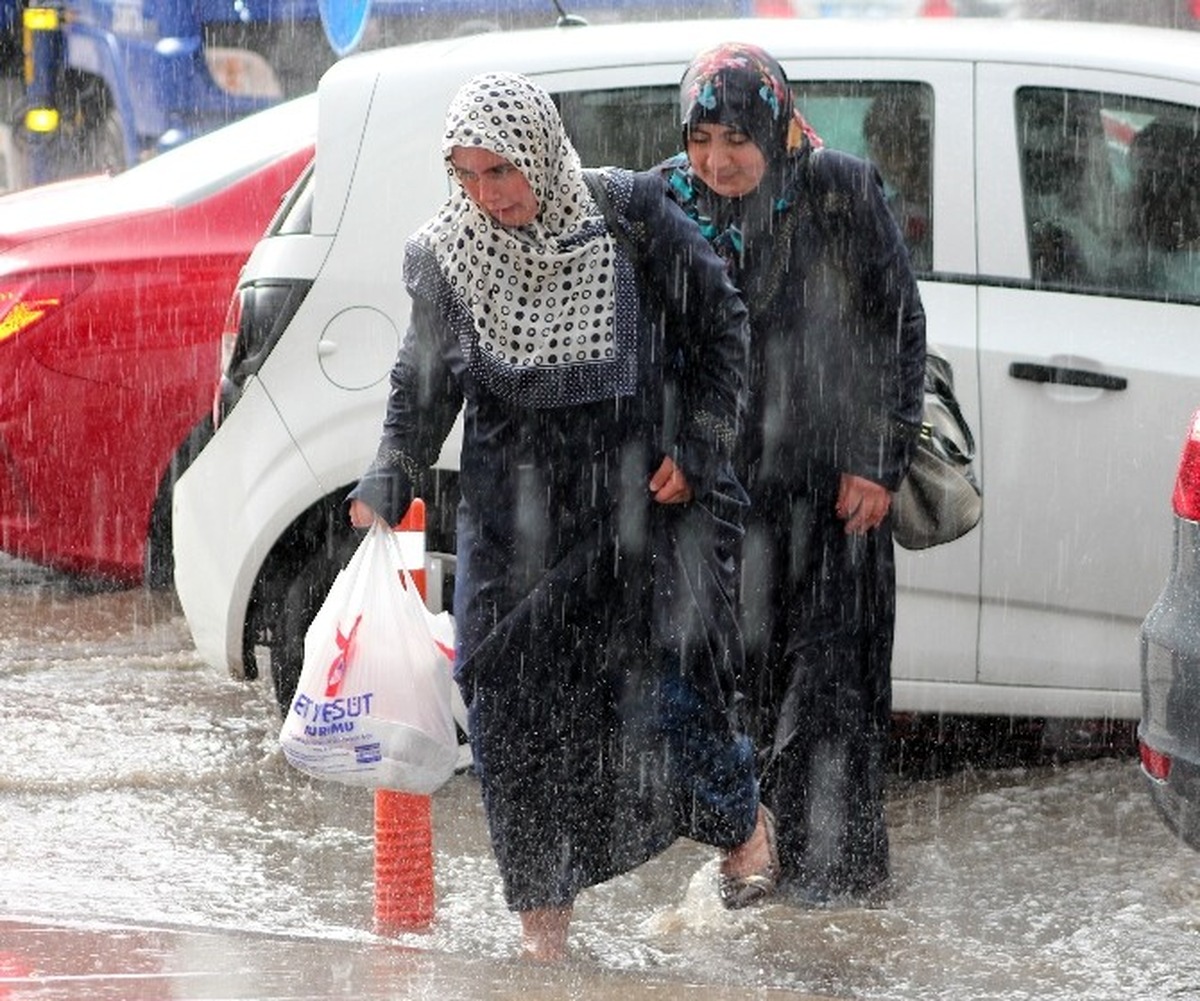 Erzurum\'da Kuvvetli Yağış Sele Neden Oldu