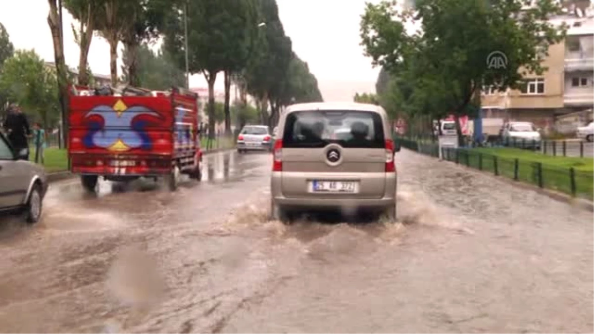 Erzurum\'da Sel - Birçok Evi ve Yolları Su Bastı