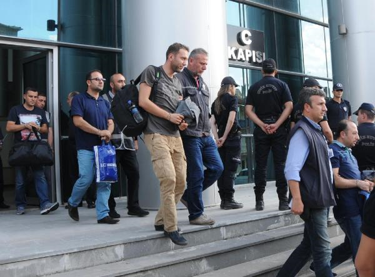 Eskişehir\'de Savcı İtiraz Etti: 16 Polis Tutuklandı